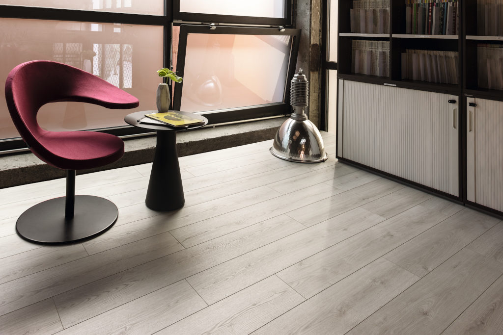 Kaindl V-Groove Evoke Delight 8mm - Room View